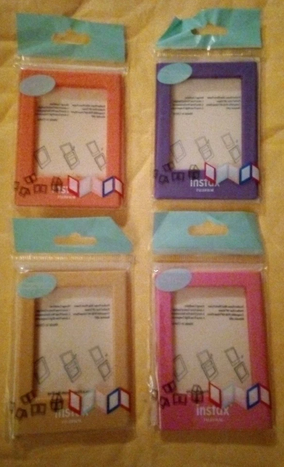 Lote de cuatro marcos de fotos magnéticos Fujifilm Instax - 4 colores (púrpura, amarillo...) Foto 1 de 1