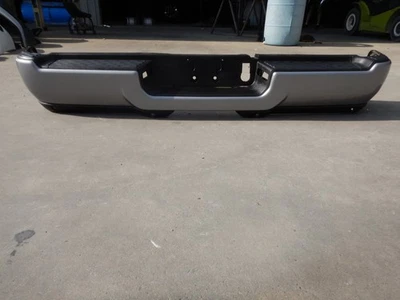 Parachoques trasero pintado de fábrica Dodge Ram 2500 3500 20 21 22 23 24 25 gris BB818F Foto 1 de 4