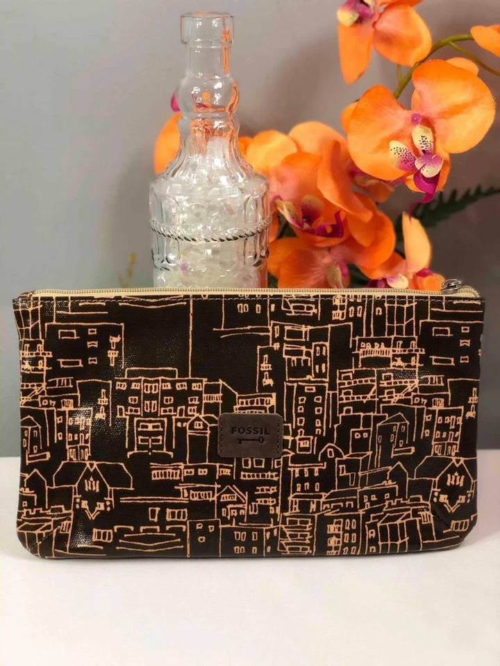 Bolsa grande con cremallera/bolso de maquillaje cosmético FOSSIL Key Per City charol marrón Foto 1 de 4