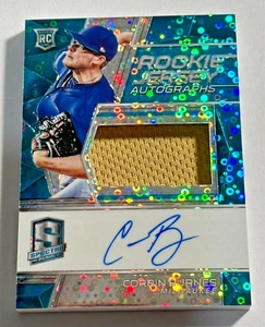 Corbin Burnes 2019 Chronicles Spectra azul neón Prizm parche de novato automático RC/99 - Imagen 1 de 2