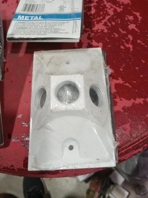 PACK de 4 cubiertas de salida Sigma Engineering - blancas tres agujeros 1/2 pulgada para todo tipo de clima Foto 1 de 4