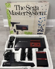 Sega Master System 3010-A With 4 Games, 2 Controllers, Light Phaser,Box TESTED