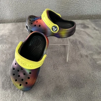 Crocs Clásico Zueco Niño Pequeño C6 Solarizado Arco Iris Neón Amarillo Correa Zapatos Cómodos Foto 1 de 4