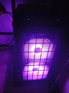 Gaming Setup mit Monitor Und Gaming Pc - Bild 1 von 12