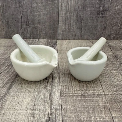 复古格子 PORCELAIN MORTAR & PESTLE 2 件套带喷口白色陶瓷 — 第 1/4 张图片