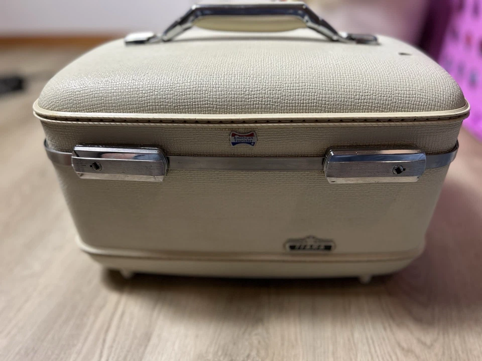 复古 American Tourister Tiara 白色纹理火车箱行李箱无钥匙原样 — 第 1/4 张图片