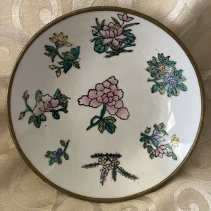 Vtg Famille Rose Lotus Dragonfly Chinese Hand Painted Brass Wall Hanging-K - Picture 1 of 9