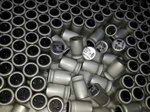 200pcs NICHICON VR JAPAN 470uF 63V HI END AUDIO TUBE AMP CAPS !! - Picture 1 of 2