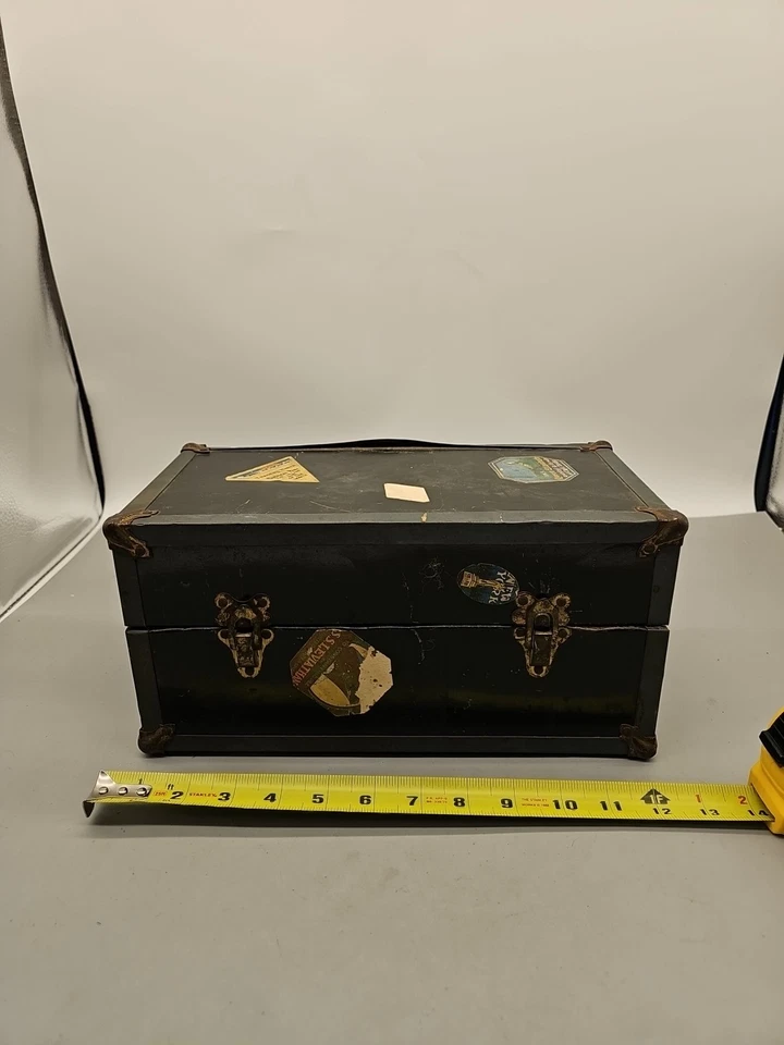 "Baúl de muñeca victoriano vintage de 12"" para ropa esquinas de latón cartón interior"  Foto 1 de 4