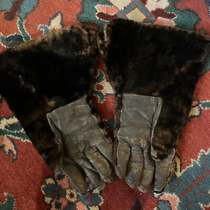 Antichi Guanti Pelliccia Pelle Guanto Moto Cacciatore Volo Militare Old West - Foto 1 di 19