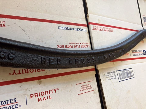 RED CROSS BLUFFTON  IND.ANTIQUE  HAND WELL WATER PUMP HANDLE CAST IRON PRIMITIVE Cover