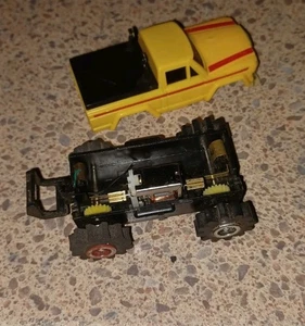 RARO CAMION VINTAGE Schaper Stomper 4x4 Jeep Honcho - giallo NON FUNZIONANTE BUONA CARROZZERIA - Foto 1 di 10
