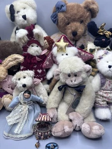 Lotto orsetti boyds vintage peluche orsetti scimmia coniglietto castoro etichette scatola bigiotteria - Foto 1 di 10