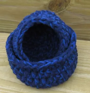 Juego de 2 cestas de almacenamiento decorativas de ganchillo hechas a mano - Imagen 1 de 5
