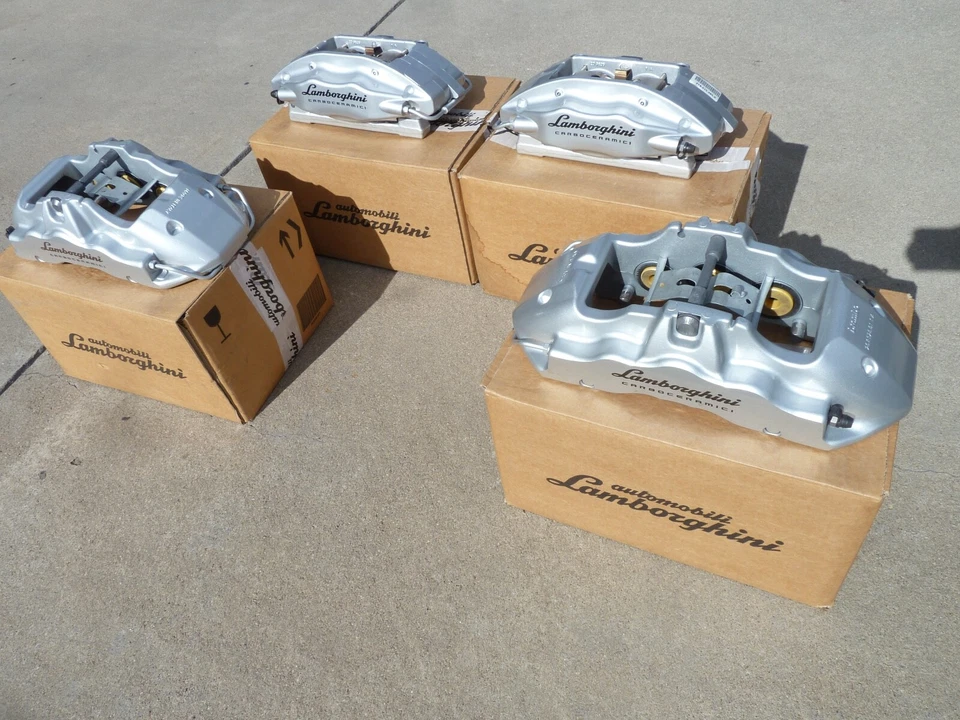 CONJUNTO COMPLETO DE PINÇAS DE FREIO LAMBORGHINI HURACAN LP610 PRATA CARBONO CERÂMICA - Imagem 1 de 4