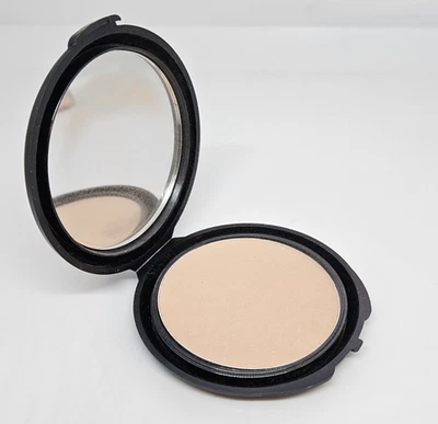 Polvo facial prensado piel suave NYC 702A BEIGE NATURAL 0,33 oz (LEVE DEFECTO) Foto 1 de 4