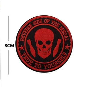 Reverso Medalla Lado Cráneo Ture to Yourself Grupo Militar Gancho Parche Rojo - Imagen 1 de 1