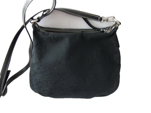 Schwarze DKNY Crossbody Tasche Schultertasche Handtasche Reißverschluss Nylon Logo Print - Bild 1 von 7