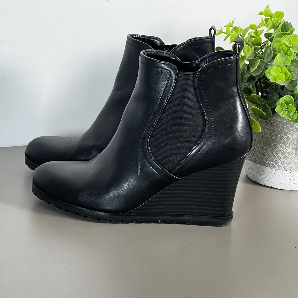 Unisa Womens Black Zip Up Lug Sole Wedge Heel Ankle Bootie Size 8M - Image 1 of 4