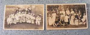 2 VINTAGE ANTIQUE REAL PHOTO POST CARDS OF CHILDREN IN COSTUMES FOR THEATRE SHOW - Foto 1 di 4