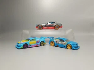 Hot Wheels AMAZOOM & RALLY CAT Diecast Car Set Blue Gray 1/64 Rainbow Callahan - Picture 1 of 12