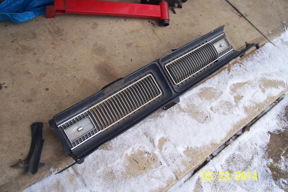 Dodge Dart Demon Swinger 1971 parrilla dañada sin precio base o piezas Foto 1 de 4