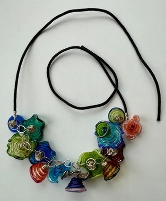 FABULOSO E COLORIDO! Colar de contas de flores vintage artesanal de vidro soprado à mão abajur! - Imagem 1 de 4