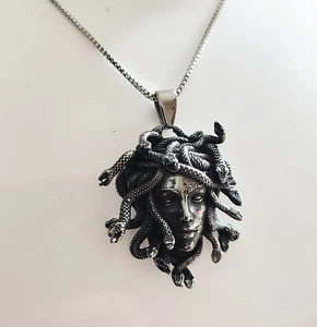 Modeschmuck Kette mit Anhänger in Silber. - Bild 1 von 4