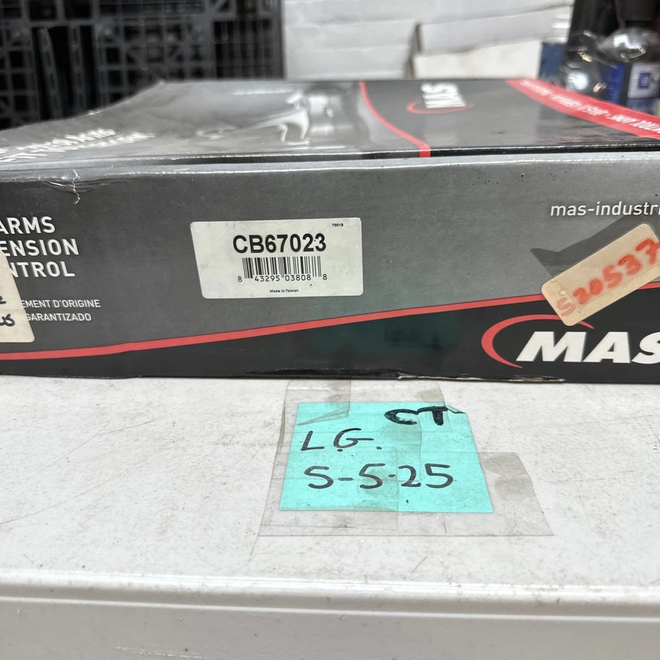 Conjunto de brazo de control de suspensión y rótula MAS CB67023 Foto 1 de 3