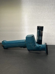 Sierra recíproca Makita 4390D herramienta desnuda y batería funciona - Imagen 1 de 7