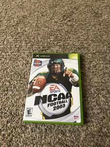 NCAA Football 2003 (Microsoft Xbox, 2002) Completo Testato Funzionante - Spedizione Gratuita - Foto 1 di 4