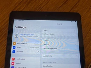 Apple iPad Air 1st Generation 9.7 Inch Tablet Wifi 32GB Storage Space Grey 2013 - Picture 1 of 11