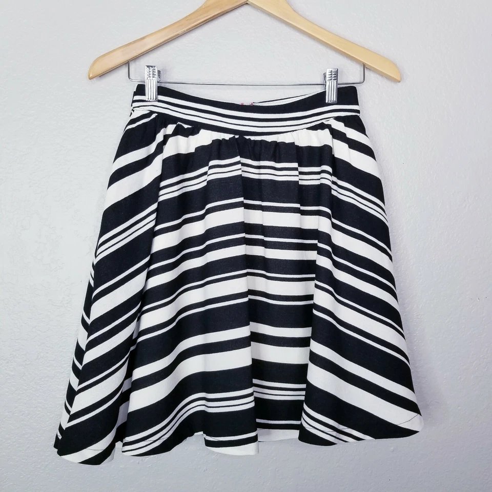 Francesca's ANNABELLA Skirt Size Small black & White Stripes Mini circle skirt - Image 1 of 4