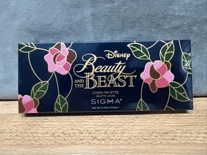 JUEGO DE PINCELES DISNEY BELLA Y LA BESTIA, PALETA DE MEJILLAS Y BOLSA DE MAQUILLAJE SIGMA BEAUTY - Imagen 1 de 3