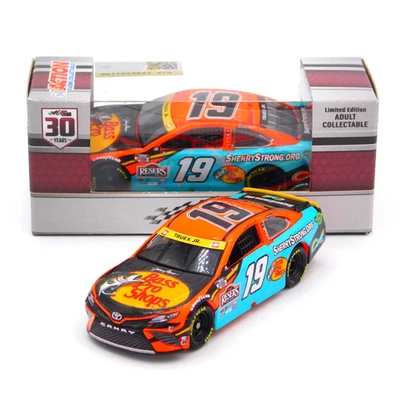 Bajo Martin Truex Jr 2021 Pro Shops/SherryStrong.com 1:64 Nascar Diecast Foto 1 de 4