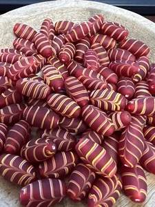 100+ PCS LOOSE RED GLASS FEATHER BEADS AFRICAN TRADE REENACTOR REGALIA - Picture 1 of 6