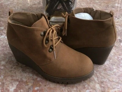 Nuevos botines de cuña Lane Bryant para mujer de gamuza con cremallera y cordones talla 8W, $59,95 Foto 1 de 4