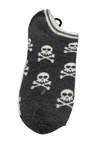 2 pairs boys grey white skull ankle no show socks (fits boys ages 5-9) - Picture 1 of 2