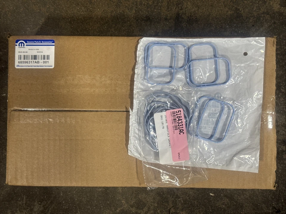 Carcasa de filtro de aceite de motor Mopar 2014-2023 original OEM + juntas 68596317AA Foto 1 de 4