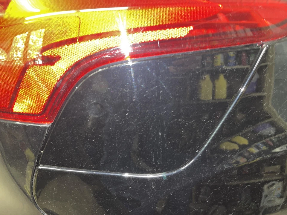 12-18 FORD FOCUS Fuel Tank Door SHADOW BLACK PAINT CODE G1 BM5Z-58405A26-A Foto 1 de 1