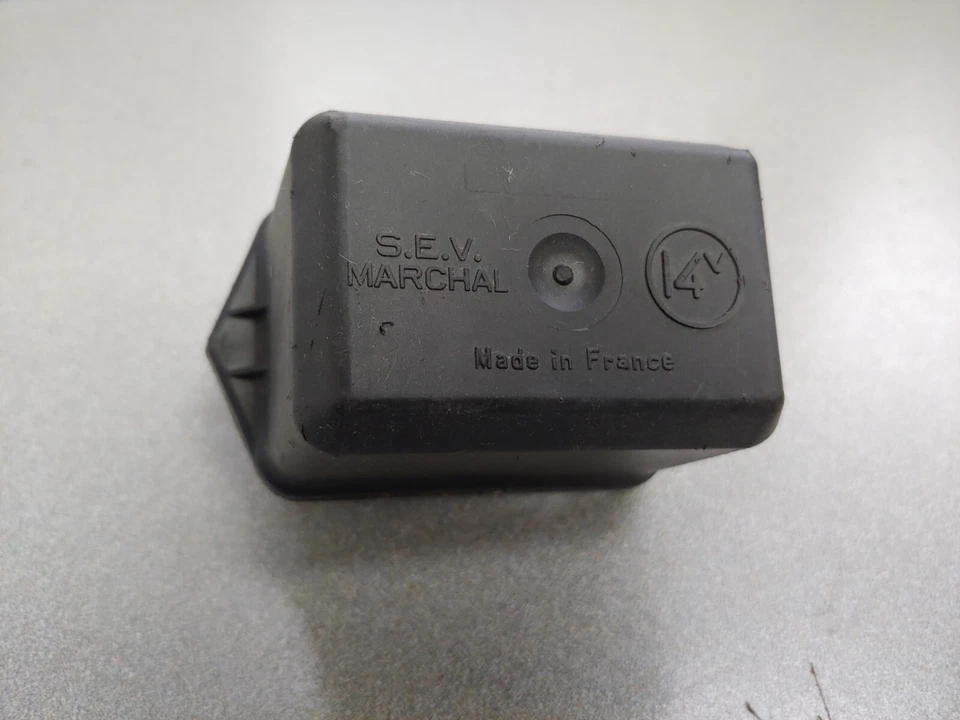 VERY NICE USED ORIGINAL GENUINE PORSCHE 911 930 SEV MARCHAL VOLTAGE REGULATOR 1 — 第 1/4 张图片