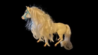 Muñeca Barbie Mattel 1995 mordiscos caballo cabeza móvil silla azul  Foto 1 de 4