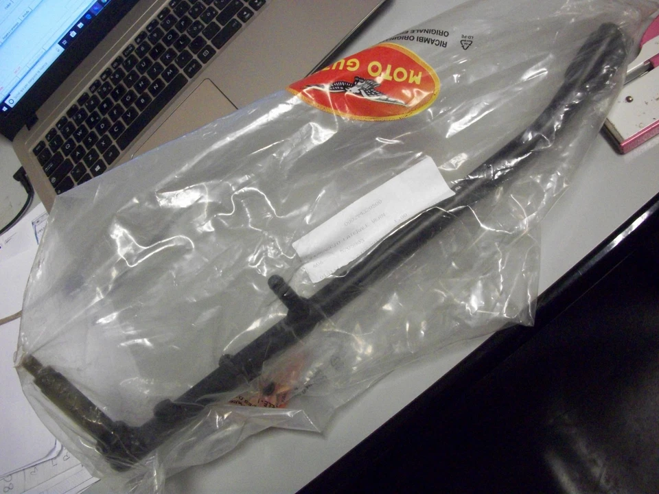 Cavalletto laterale Moto Guzzi California 1000 '87'93 e  850 T5 '87'93 Foto 1 de 1