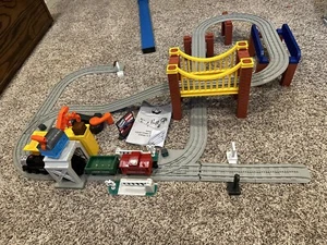 LIONEL LITTLE LINES FREIGHT TRAIN SET BATTERY OPERATED REMOTE CONTROL TRAIN - Picture 1 of 6