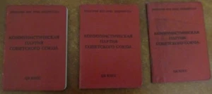 Tre carte partito sovietiche di membri del PCUS persone diverse date nel 1973 - Foto 1 di 4