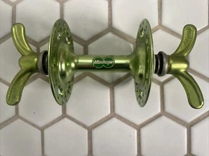 Vintage New-Old-Stock ALTENBURGER 32º Green Front Hub w/Green Wing Nuts. (NJ) - Picture 1 of 2