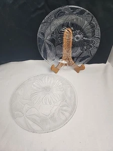 2 TWO KIG Malaysia Embossed Textured Glass Hibiscus Flower Plate 10" Priority - Bild 1 von 12