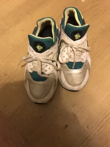 scarpe da ginnastica nike air huarache taglia UK 4 - pulite e in ottime condizioni - Foto 1 di 16