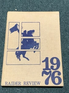 1976 Yearbook The Raider Review Delta Academy Marks, MS  - Bild 1 von 6