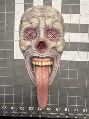 Mini escultura em resina Chet Zar Dead End 10” X 6” - Imagem 1 de 2